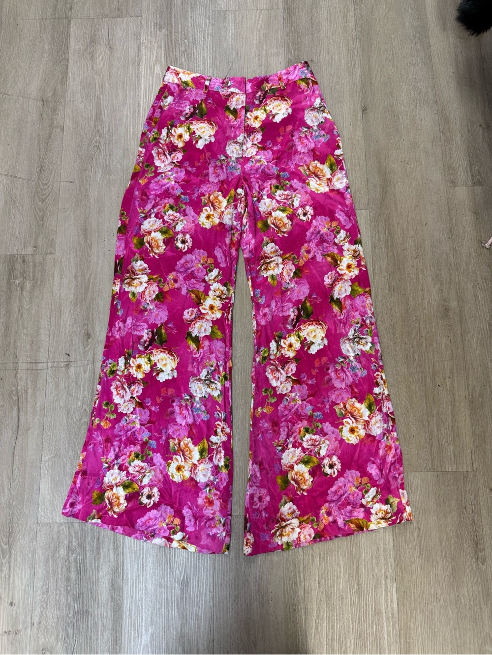L'AGENCE Pink Floral Satin Pilar Wide Leg Pants Sz 4 - Picture 2 of 4